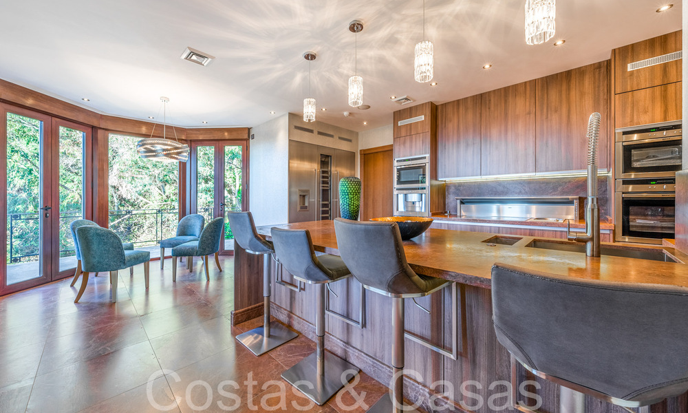 Imposing royal style villa for sale with panoramic sea views located in the hills of Marbella East 68184