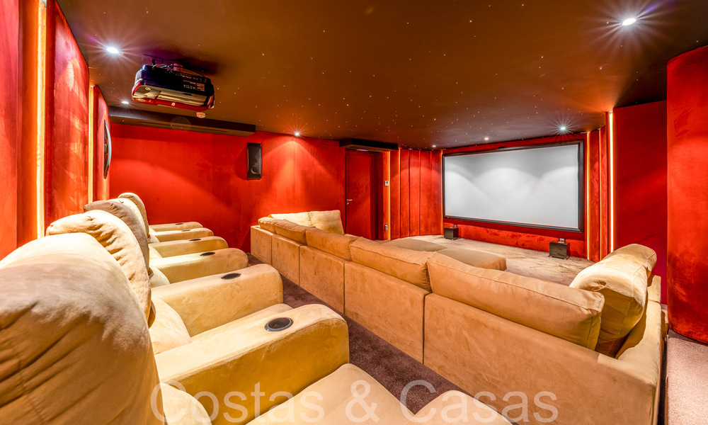 Imposing royal style villa for sale with panoramic sea views located in the hills of Marbella East 68186