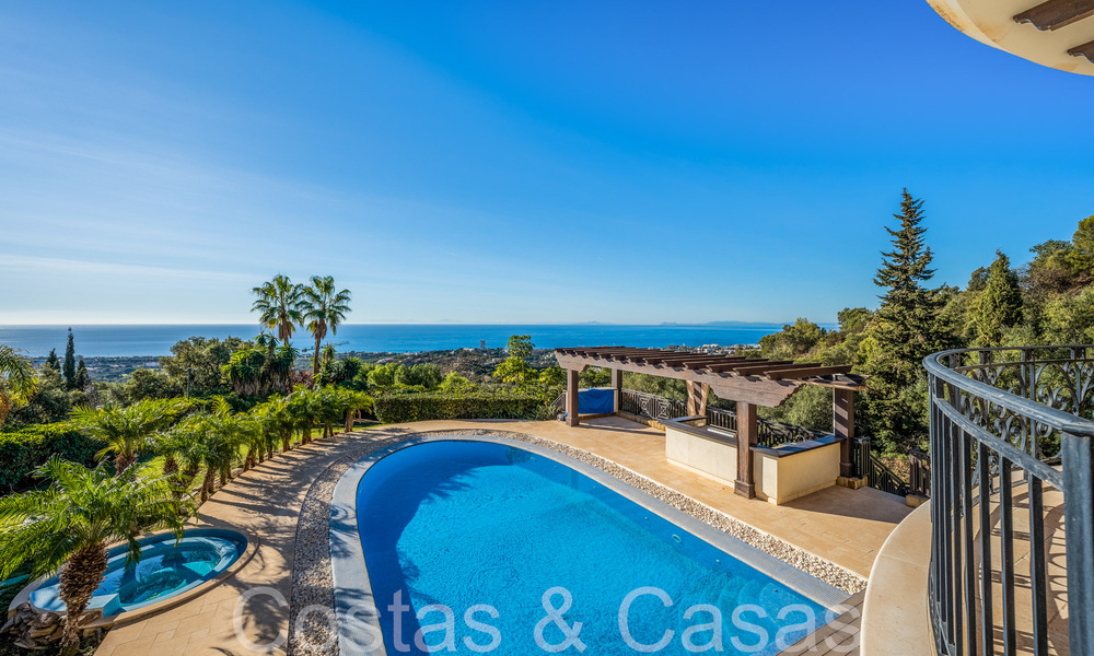 Imposing royal style villa for sale with panoramic sea views located in the hills of Marbella East 68188