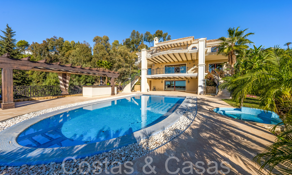 Imposing royal style villa for sale with panoramic sea views located in the hills of Marbella East 68189