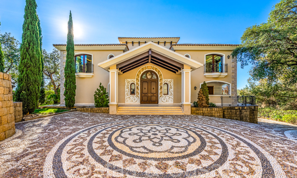 Imposing royal style villa for sale with panoramic sea views located in the hills of Marbella East 68190