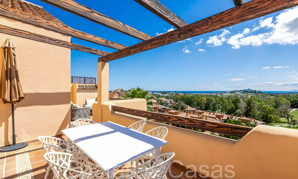 Ready to move in luxury penthouse with magnificent views of the golf course and the Mediterranean Sea for sale in Benahavis - Marbella 69611