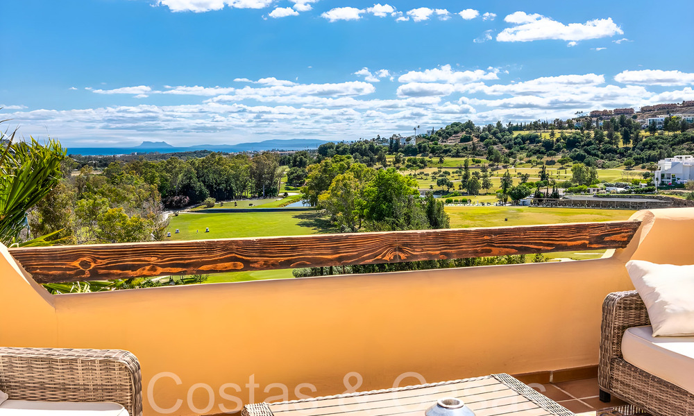 Ready to move in luxury penthouse with magnificent views of the golf course and the Mediterranean Sea for sale in Benahavis - Marbella 69612