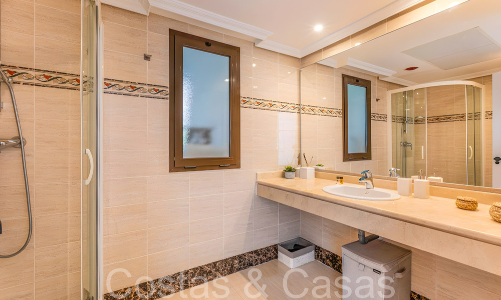 Ready to move in luxury penthouse with magnificent views of the golf course and the Mediterranean Sea for sale in Benahavis - Marbella 69614