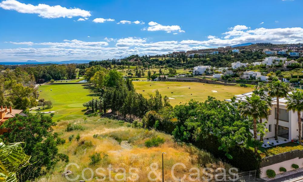 Ready to move in luxury penthouse with magnificent views of the golf course and the Mediterranean Sea for sale in Benahavis - Marbella 69638