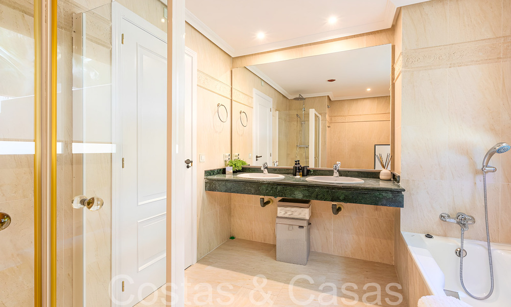 Ready to move in luxury penthouse with magnificent views of the golf course and the Mediterranean Sea for sale in Benahavis - Marbella 69642