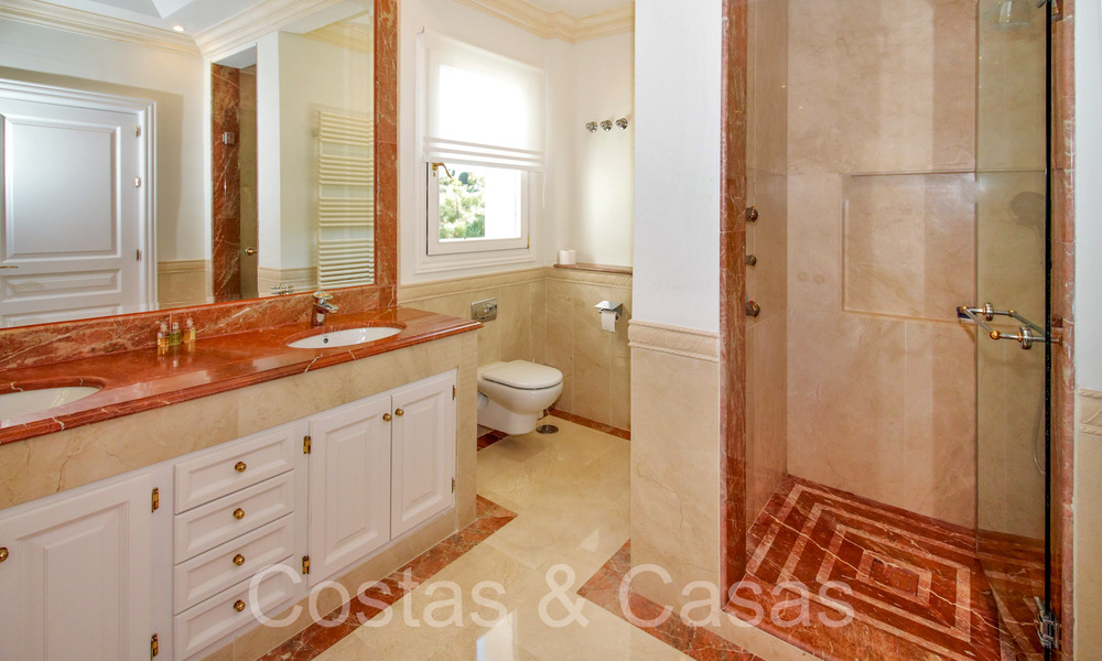 Classic Mediterranean villa with breathtaking sea views for sale, in the exclusive La Zagaleta resort in Benahavis - Marbella 69758
