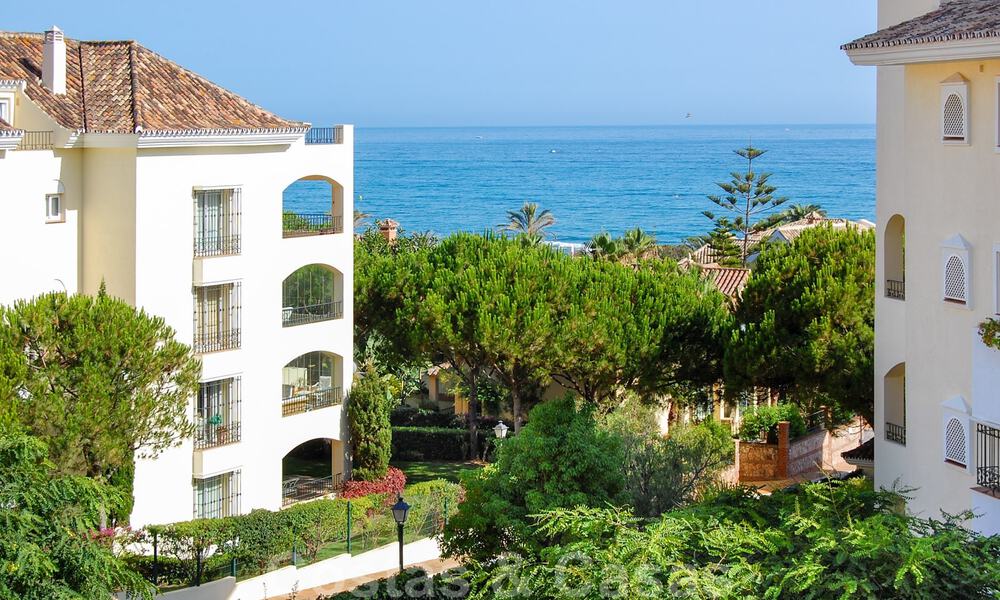 Beachfront and beachside luxury apartments for sale in Elviria, Marbella east 31035