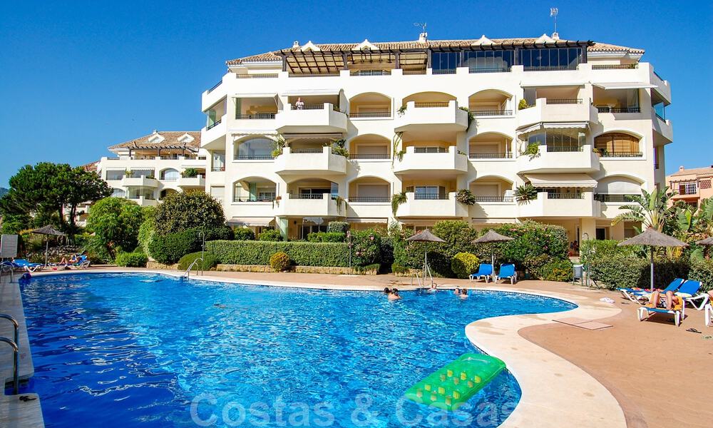 Beachfront and beachside luxury apartments for sale in Elviria, Marbella east 31040