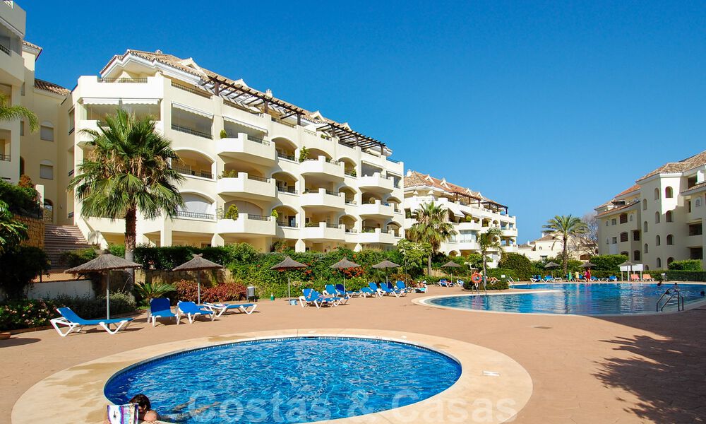 Beachfront and beachside luxury apartments for sale in Elviria, Marbella east 31041