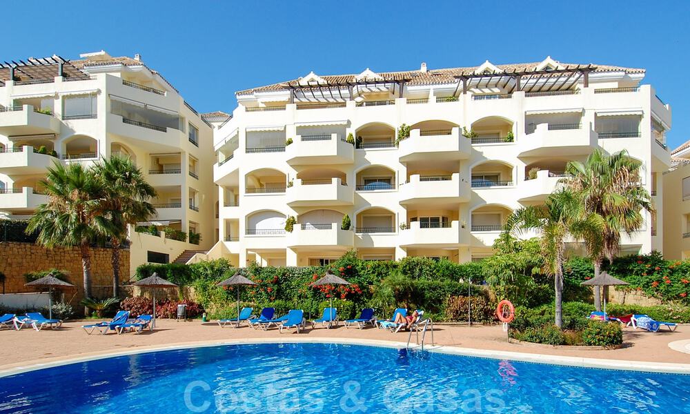Beachfront and beachside luxury apartments for sale in Elviria, Marbella east 31042