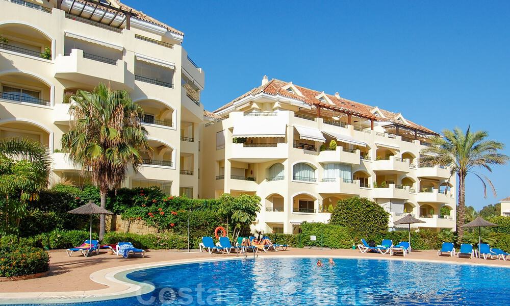Beachfront and beachside luxury apartments for sale in Elviria, Marbella east 31043