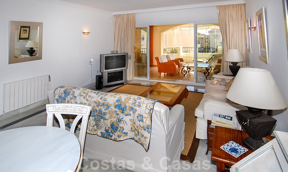 Beachfront and beachside luxury apartments for sale in Elviria, Marbella east 31046