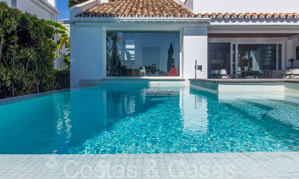 Houses for sale in a gated and secure development, surrounded by the Aloha Golf course in Nueva Andalucia, Marbella 805064