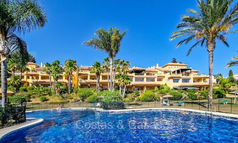 Luxury apartments for sale within walking distance of Puerto Banús and the beach in Nueva Andalucía, Marbella 73072
