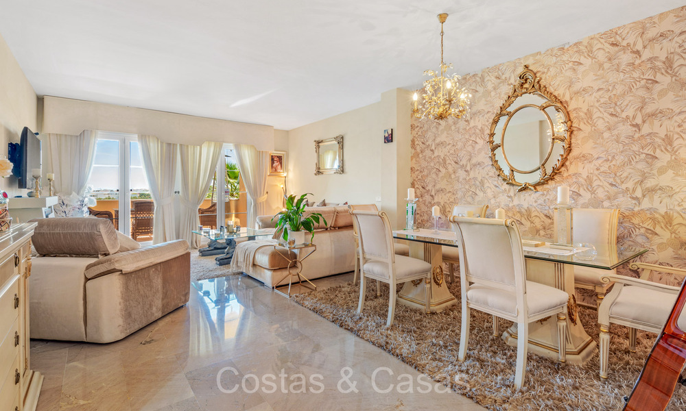 Luxury apartments for sale within walking distance of Puerto Banús and the beach in Nueva Andalucía, Marbella 805304