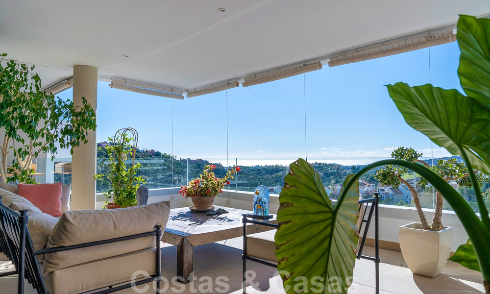 Modern luxury apartments for sale with sea views in a secure gated complex in prestigious Benahavís - Marbella 805291