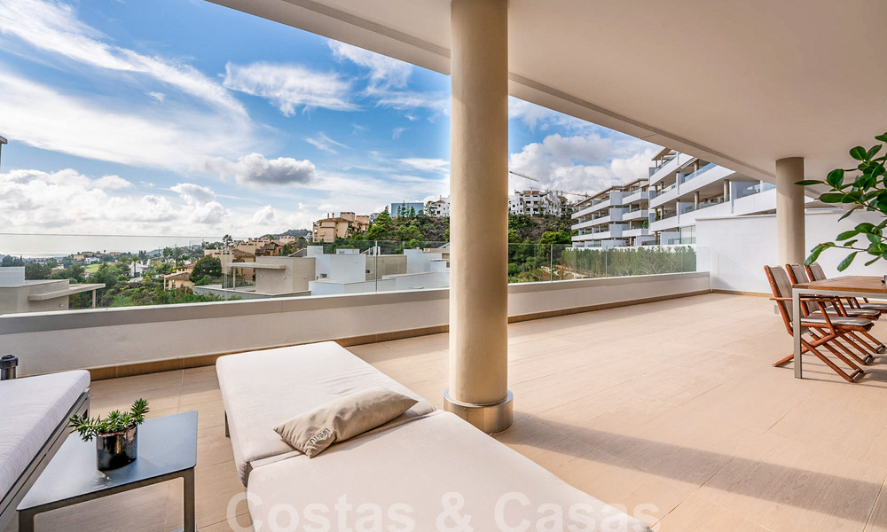 Modern luxury apartments for sale with sea views in a secure gated complex in prestigious Benahavís - Marbella 805293