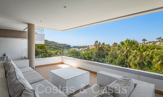 Modern luxury apartments for sale with sea views in a secure gated complex in prestigious Benahavís - Marbella 805295 