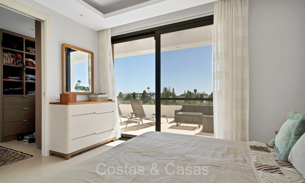 Stunning modern luxury villa for sale in a prime residential area on the New Golden Mile between Marbella and Estepona 73773