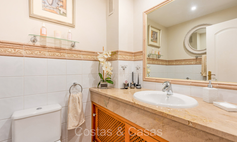 3 bedroom apartment for sale within walking distance to Puerto Banus and the beach in Nueva Andalucia, Marbella 73724