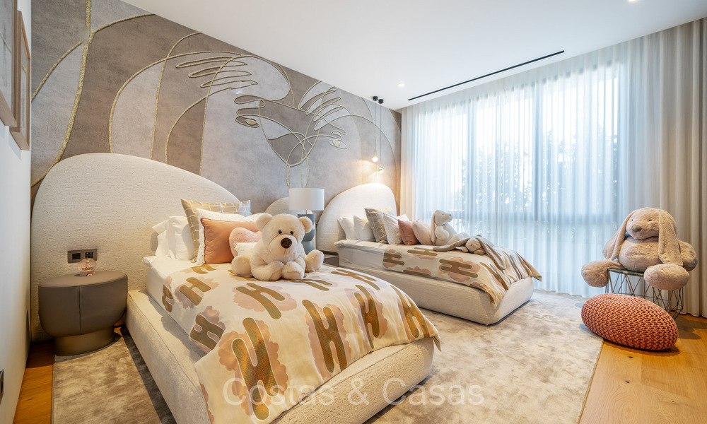 Move-in ready, prestigious duplex apartment for sale in a chic resort-style complex on Marbella’s Golden Mile 73837