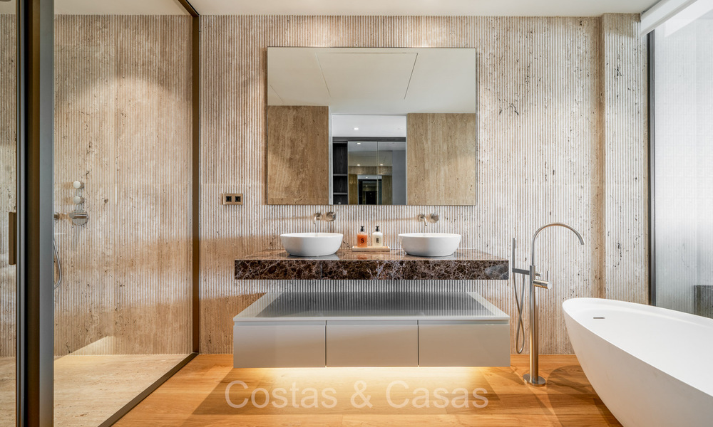 Move-in ready, prestigious duplex apartment for sale in a chic resort-style complex on Marbella’s Golden Mile 73840