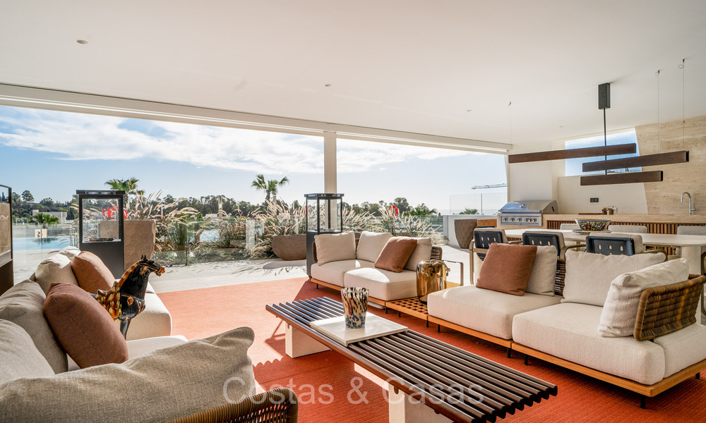 Move-in ready, prestigious duplex apartment for sale in a chic resort-style complex on Marbella’s Golden Mile 73841