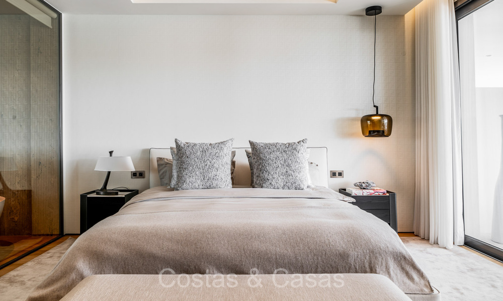 Move-in ready, prestigious duplex apartment for sale in a chic resort-style complex on Marbella’s Golden Mile 73850