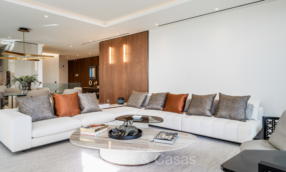 Move-in ready, prestigious duplex apartment for sale in a chic resort-style complex on Marbella’s Golden Mile 73855