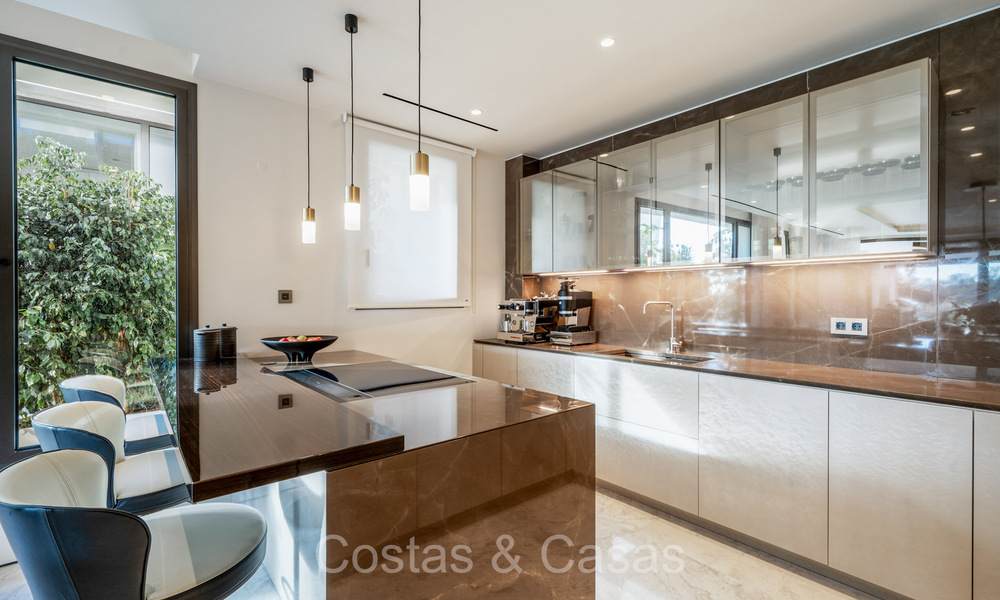 Move-in ready, prestigious duplex apartment for sale in a chic resort-style complex on Marbella’s Golden Mile 73856
