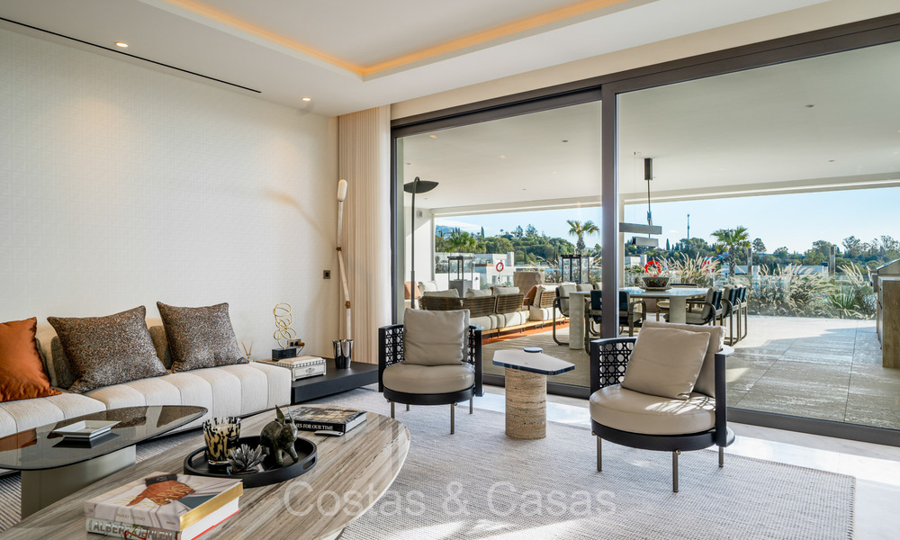 Move-in ready, prestigious duplex apartment for sale in a chic resort-style complex on Marbella’s Golden Mile 73862