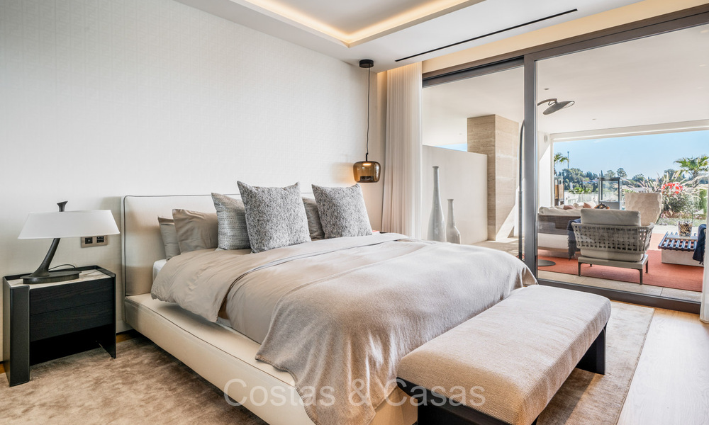 Move-in ready, prestigious duplex apartment for sale in a chic resort-style complex on Marbella’s Golden Mile 73863