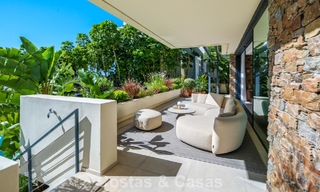 Move-in ready, luxury villa for sale within walking distance of a golf clubhouse on the New Golden Mile, Marbella - Estepona 805992 