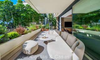 Move-in ready, luxury villa for sale within walking distance of a golf clubhouse on the New Golden Mile, Marbella - Estepona 805993 