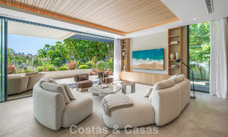 Move-in ready, luxury villa for sale within walking distance of a golf clubhouse on the New Golden Mile, Marbella - Estepona 806016 