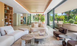 Move-in ready, luxury villa for sale within walking distance of a golf clubhouse on the New Golden Mile, Marbella - Estepona 806017 