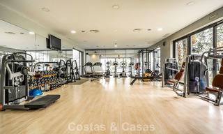 Move-in ready, luxury villa for sale within walking distance of a golf clubhouse on the New Golden Mile, Marbella - Estepona 806043 