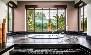 Move-in ready, luxury villa for sale within walking distance of a golf clubhouse on the New Golden Mile, Marbella - Estepona 806044 