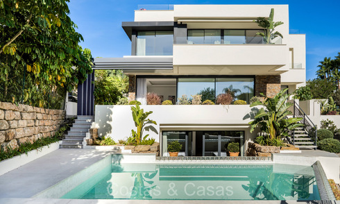 Move-in ready, luxury villa for sale within walking distance of a golf clubhouse on the New Golden Mile, Marbella - Estepona 806052