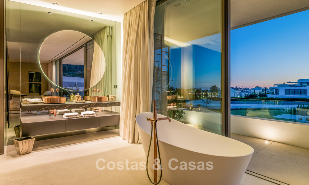 Move-in ready luxury house in an innovative and luxurious complex with sea views, located on Marbella’s Golden Mile 74539