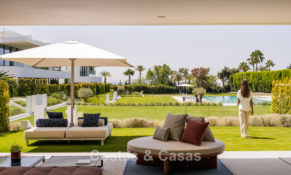 Sophisticated luxury home for sale in a gated complex with panoramic sea views on Marbella’s Golden Mile 74570