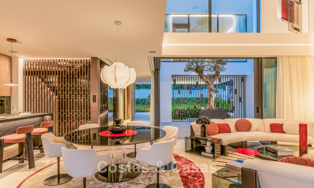 Sophisticated luxury home for sale in a gated complex with panoramic sea views on Marbella’s Golden Mile 74571