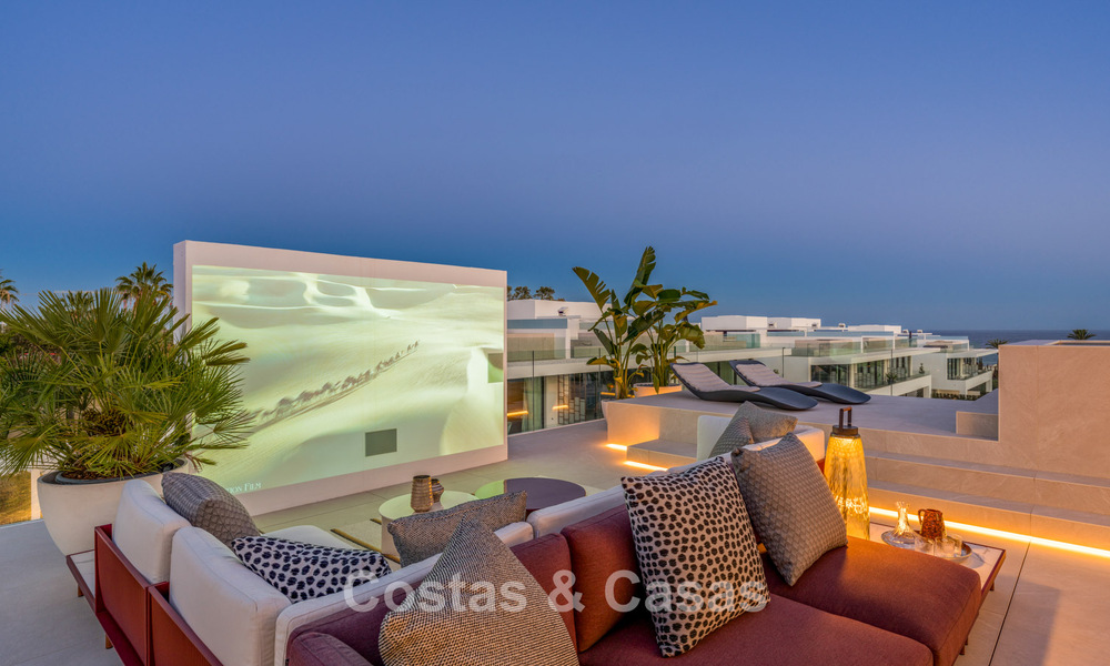Sophisticated luxury home for sale in a gated complex with panoramic sea views on Marbella’s Golden Mile 74572
