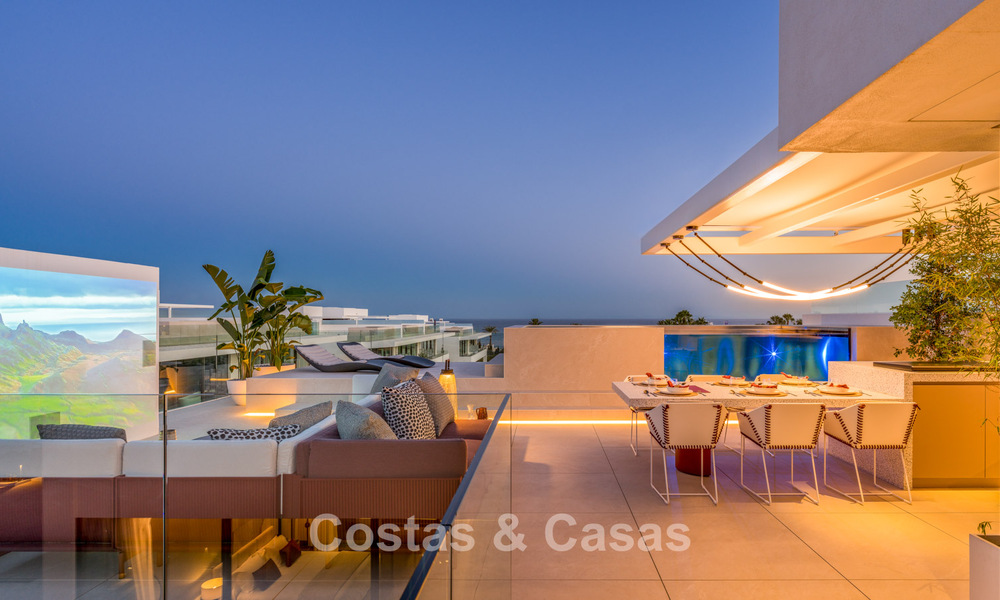Sophisticated luxury home for sale in a gated complex with panoramic sea views on Marbella’s Golden Mile 74573