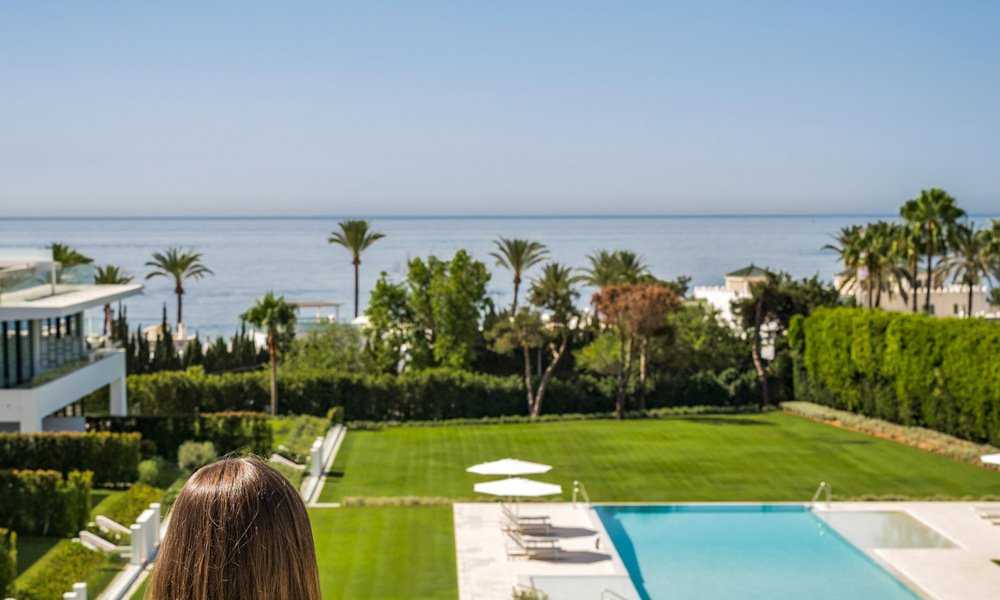Sophisticated luxury home for sale in a gated complex with panoramic sea views on Marbella’s Golden Mile 74577