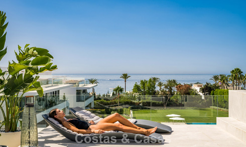 Sophisticated luxury home for sale in a gated complex with panoramic sea views on Marbella’s Golden Mile 74580