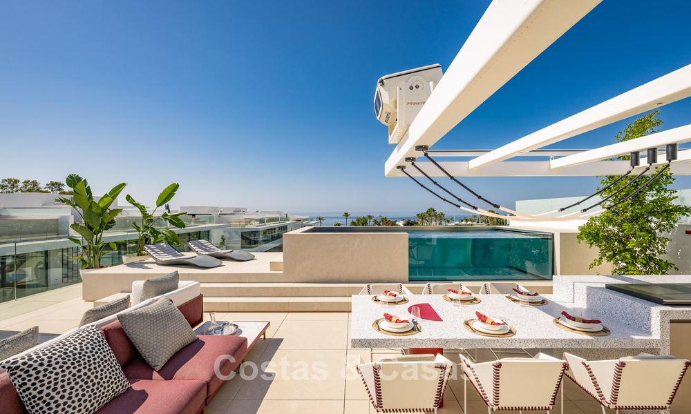 Sophisticated luxury home for sale in a gated complex with panoramic sea views on Marbella’s Golden Mile 74584