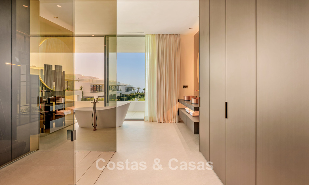 Sophisticated luxury home for sale in a gated complex with panoramic sea views on Marbella’s Golden Mile 74586