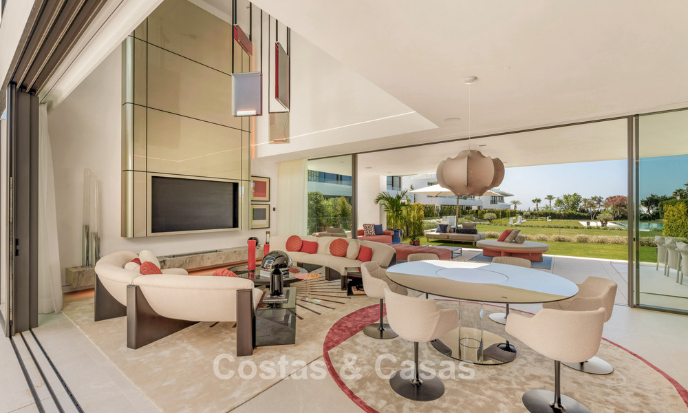 Sophisticated luxury home for sale in a gated complex with panoramic sea views on Marbella’s Golden Mile 74589